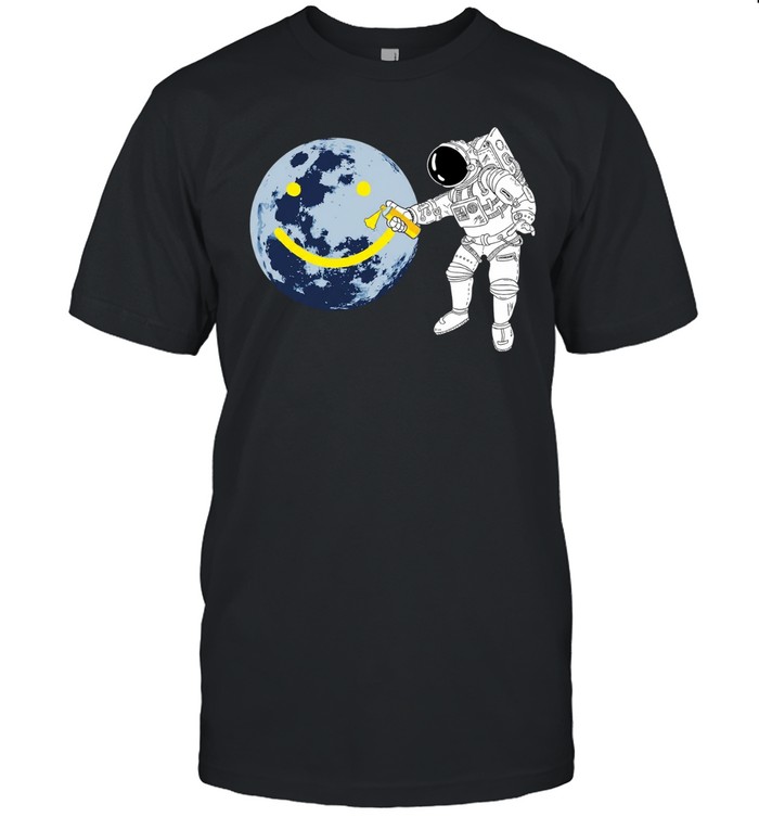 Astronaut spray painting smiley face on moon Unisex T-Shirt