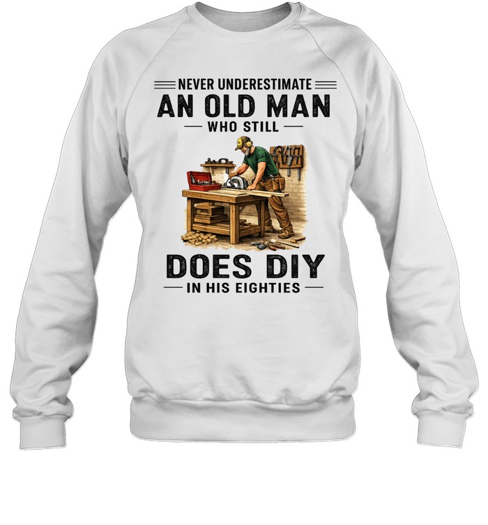 Never Underestimate An Old Man Does DIY Retro Eighties Woodworking Carpenter Sweatshirt