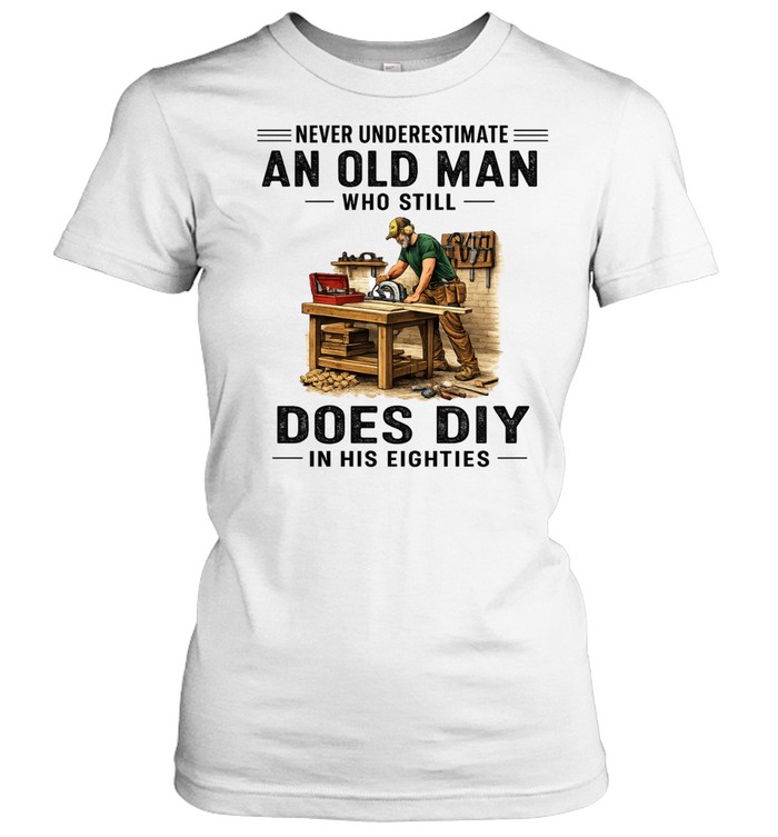 Never Underestimate An Old Man Does DIY Retro Eighties Woodworking Carpenter Women T-Shirt